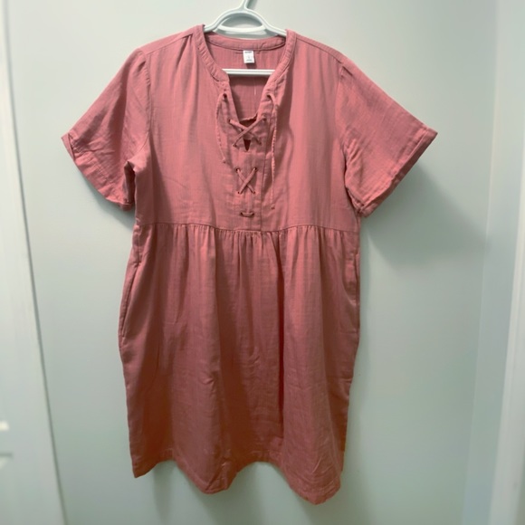 Old Navy Shift Dress with Pockets - Picture 4 of 10